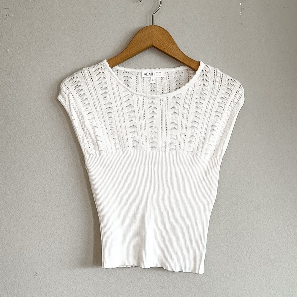 Aemi + Co Openwork Round Neck Sleeveless Knit White Top/Sweater Medium